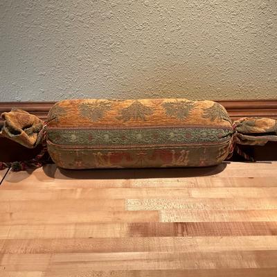 1049 Decorative Urn, Clock , Silk Orchid , decorative pillow