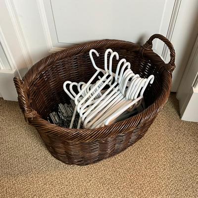 888 Double Handled Basket With Hangers