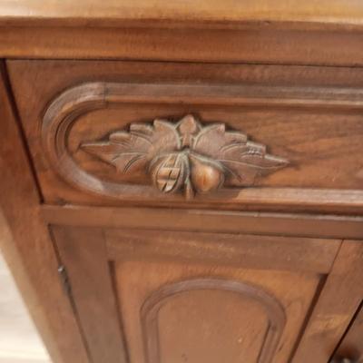 ANTIQUE WALNUT WASH STAND