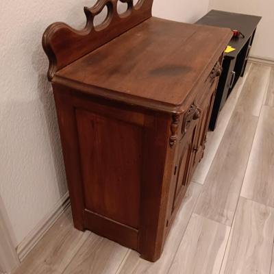 ANTIQUE WALNUT WASH STAND