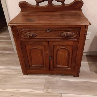 ANTIQUE WALNUT WASH STAND