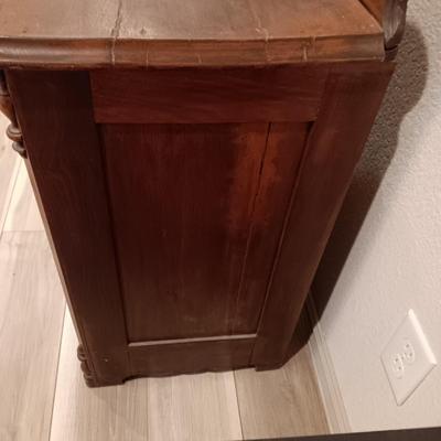 ANTIQUE WALNUT WASH STAND
