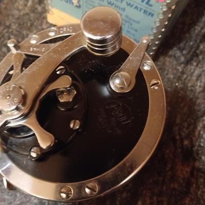 PENN NO 49 SUPER MARINER FISHING REEL