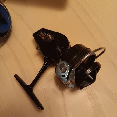 INCOMPLETE FISHING REELS AND PARTS