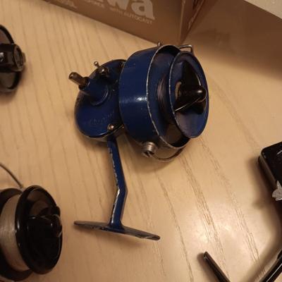 INCOMPLETE FISHING REELS AND PARTS