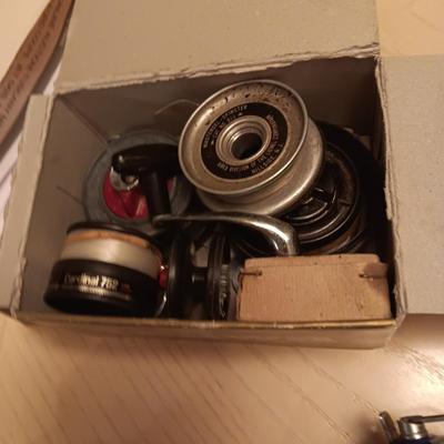 INCOMPLETE FISHING REELS AND PARTS