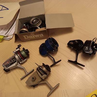 INCOMPLETE FISHING REELS AND PARTS