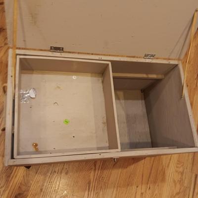 WOODEN TOOL CHEST ON WHEELS