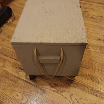 WOODEN TOOL CHEST ON WHEELS