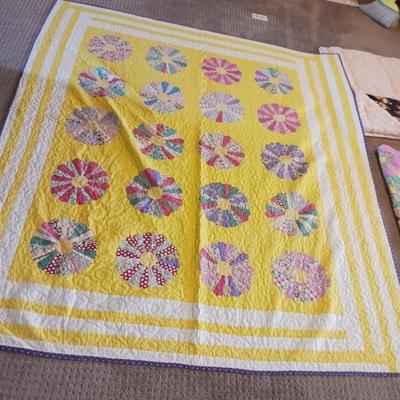 DRESDEN PLATE HANDMADE QUILT