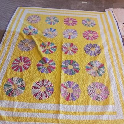 DRESDEN PLATE HANDMADE QUILT