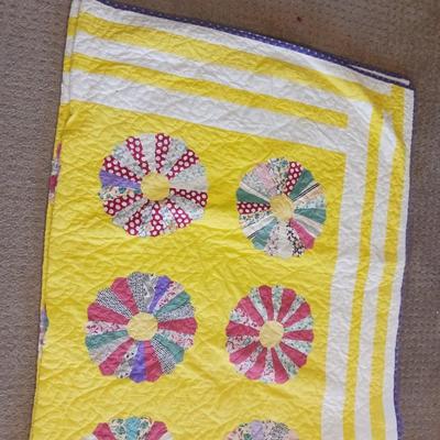 DRESDEN PLATE HANDMADE QUILT