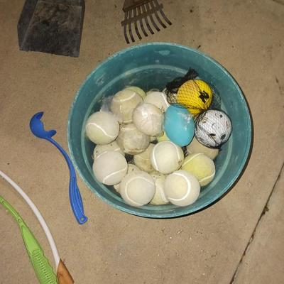 A BUCKET OF DOG TOY BALLS, THROWERS AND POOPER SCOOPER