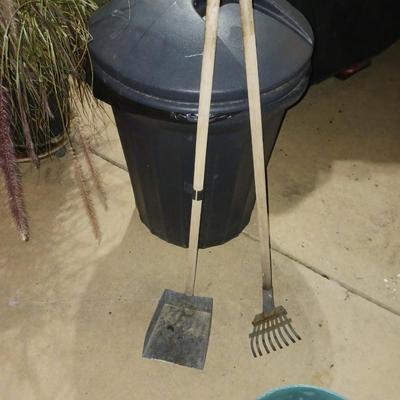 A BUCKET OF DOG TOY BALLS, THROWERS AND POOPER SCOOPER