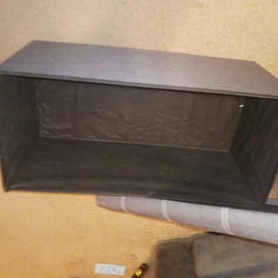 BENCH WITH STORAGE, TABLE LAMP AND SMALL COFFEE TABLE