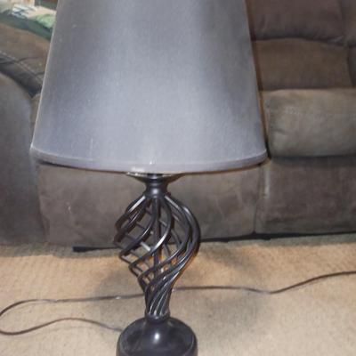 BENCH WITH STORAGE, TABLE LAMP AND SMALL COFFEE TABLE