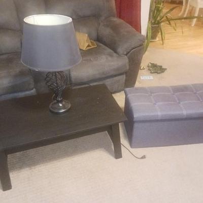 BENCH WITH STORAGE, TABLE LAMP AND SMALL COFFEE TABLE