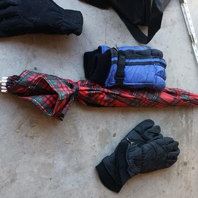 BASKETS, DUFFLE BAG, UMBRELLA, GLOVES