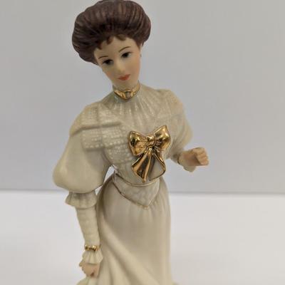Lenox Figurine "Sunday Stroll"
