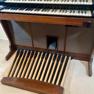 Conn Organ "Rhapsody" Model 628 with Satellite Pipes Speakers