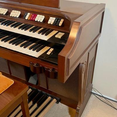 Conn Organ "Rhapsody" Model 628 with Satellite Pipes Speakers