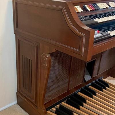 Conn Organ "Rhapsody" Model 628 with Satellite Pipes Speakers
