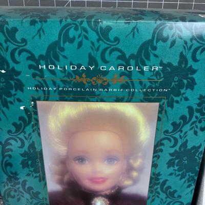 porcelain: HOLIDAY CAROLER BARBIE 