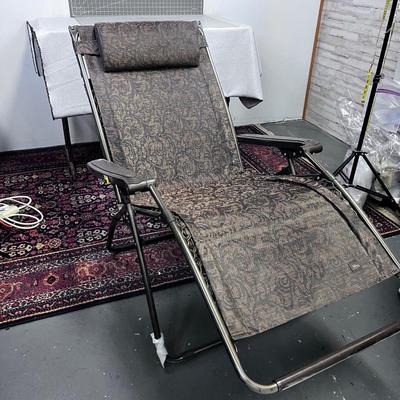 Nice Lounge Chair, that ROCKS 