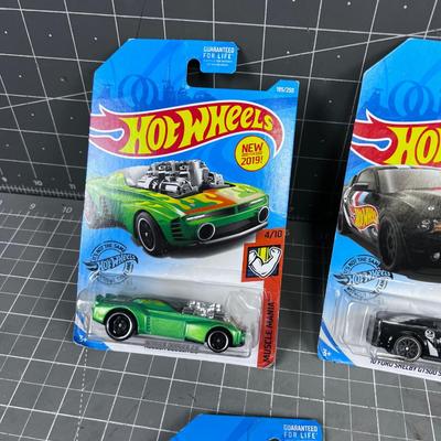 (5) NEW Hot Wheels on the Card