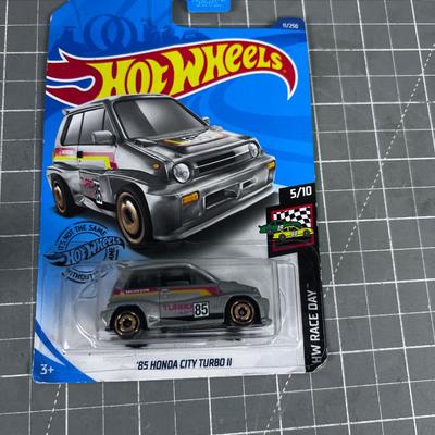 (5) NEW Hot Wheels on the Card