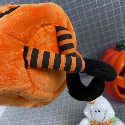 Halloween Décor': Treat Bag, Treat Dish and Plastic Pumpkin