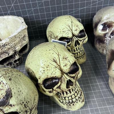 Plastic SKULLS (7) Plus Bonus Dish for Candy or Whatever