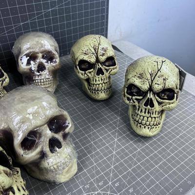 Plastic SKULLS (7) Plus Bonus Dish for Candy or Whatever