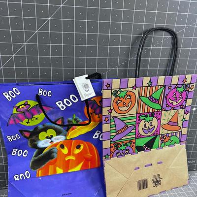 Halloween Gift bags and Paper Plates (skulls) for the PARTY! 