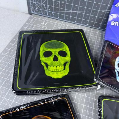 Halloween Gift bags and Paper Plates (skulls) for the PARTY! 