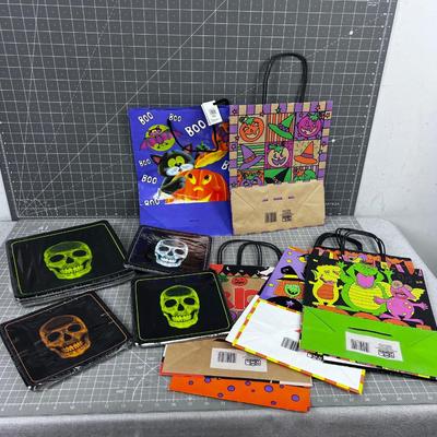 Halloween Gift bags and Paper Plates (skulls) for the PARTY! 