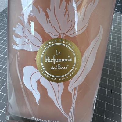 Glass Jars: Foaming Milk Bath (2) La Perfumeries de Paris