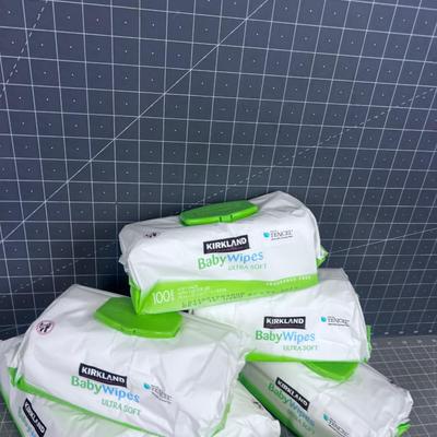 7 Packages of 100 KIRKLAND Baby Wipes