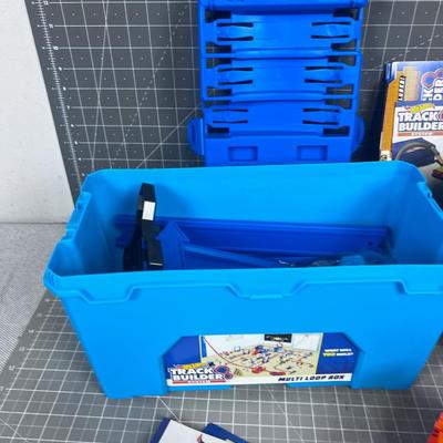 WOW! HOT WHEELS  2 kits and Track and Accessories, 