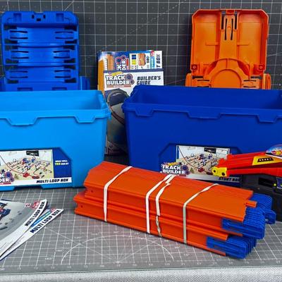 WOW! HOT WHEELS  2 kits and Track and Accessories, 