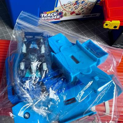 WOW! HOT WHEELS  2 kits and Track and Accessories, 