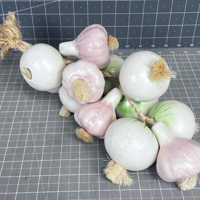 Ceramic Garlic and Onions Décor' 