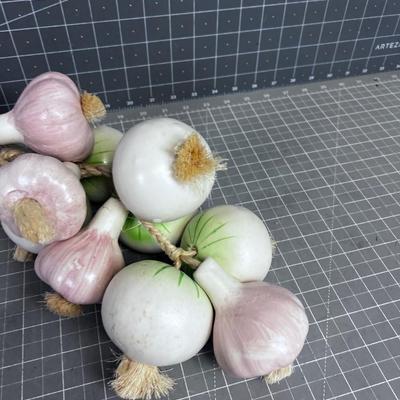Ceramic Garlic and Onions Décor' 