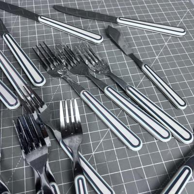 Pfaltzgraff Flatware Plastic and Metal Handle with Red/Green Stripe