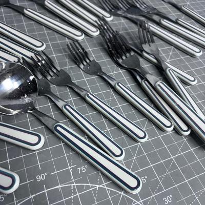 Pfaltzgraff Flatware Plastic and Metal Handle with Red/Green Stripe