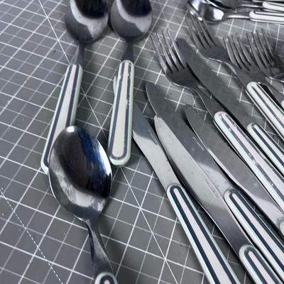 Pfaltzgraff Flatware Plastic and Metal Handle with Red/Green Stripe
