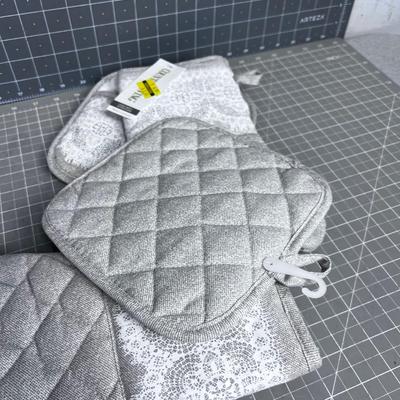 Country Living NEW Hot Pad and Mitt (3) Sets