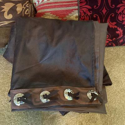Queen Comforter, with Bed Skirt and four pillows.