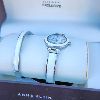 New in Box Anne Klein Women's Bangle Watch & Bella Perlina Charm Bracelet Box Set Of 3