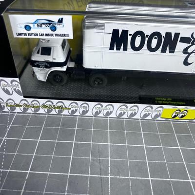 Silver, Auto Hauler Scale 1:64  New in the Box Moon Equipment